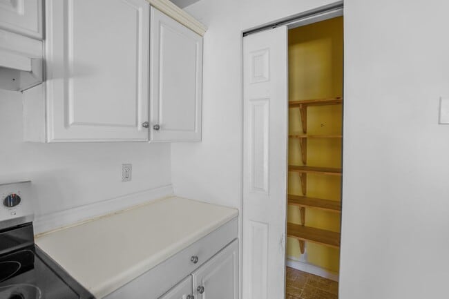 Building Photo - 4 Bedroom 2 Bath Townhouse in Pelham