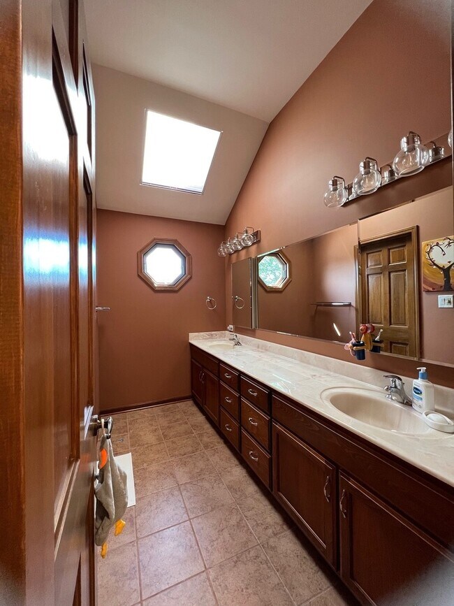 Building Photo - 6096 Angel Ln