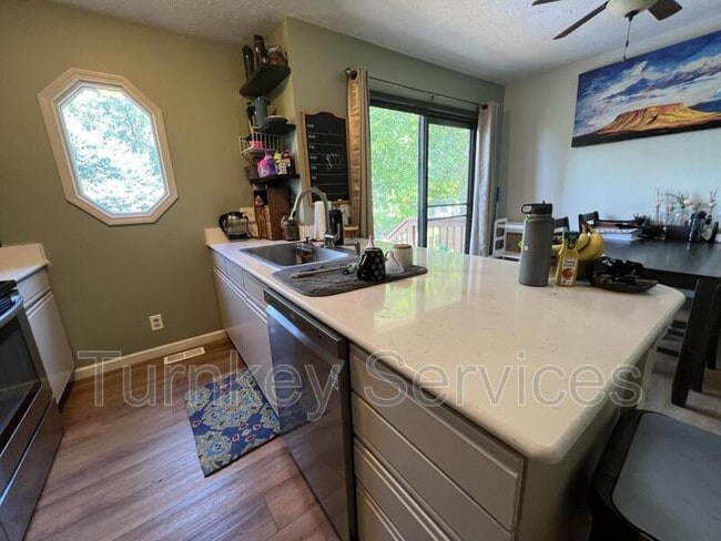 Building Photo - 405 Fort St