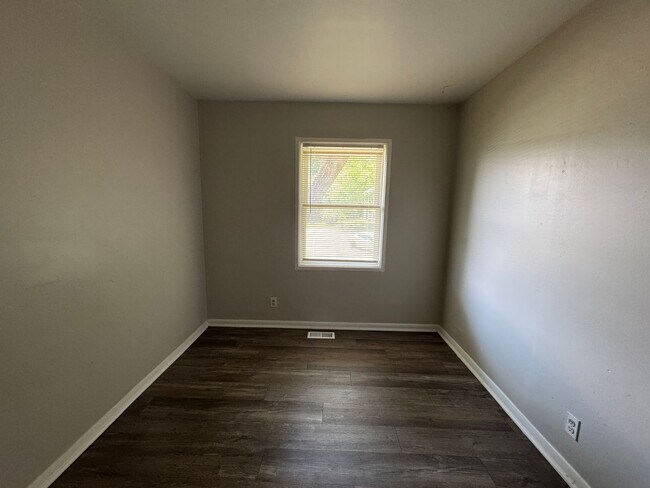 Building Photo - Far Eastside 4 Bedroom 2 Bath
