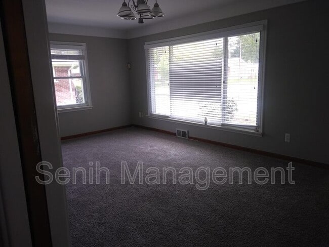 Building Photo - 8561 Lochdale St