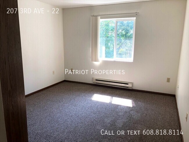 Building Photo - 207 3rd Ave
