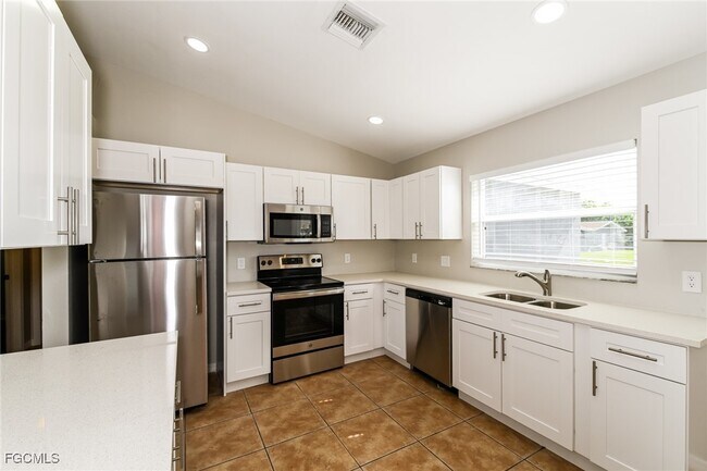 Primary Photo - 1434 SE 8th Ave