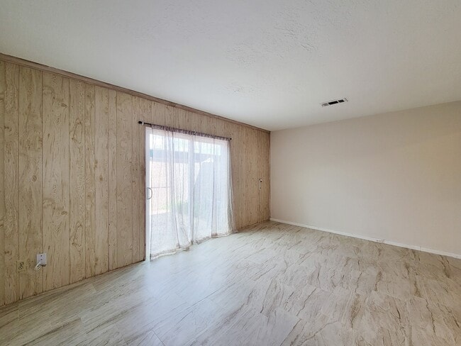 Building Photo - 1815 Country Village Blvd
