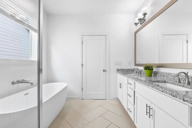 Building Photo - 3388 Kelowna Ct