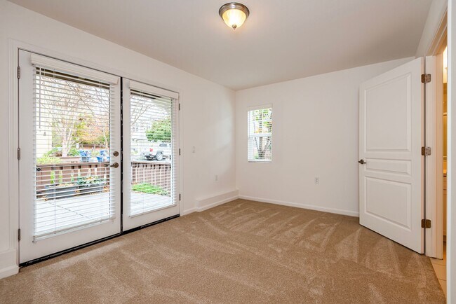 Building Photo - Modern 4BR Townhome w/ Solar, Tesla Powerwalls & 2-Car Garage