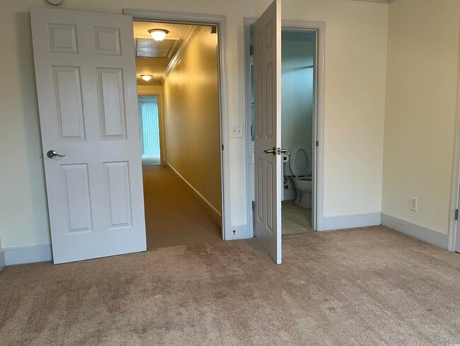 Building Photo - 616 Cypress Dr