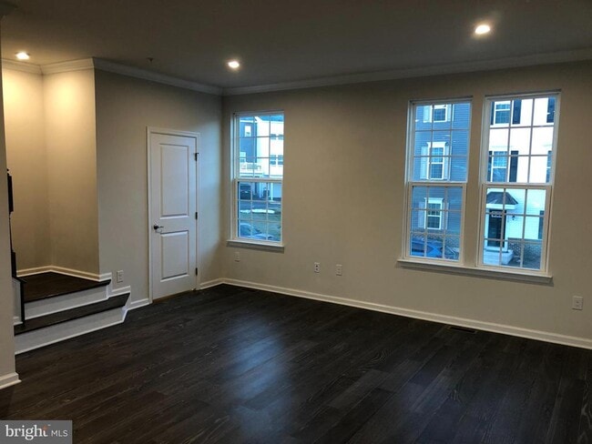 Building Photo - 111 Almond Dr