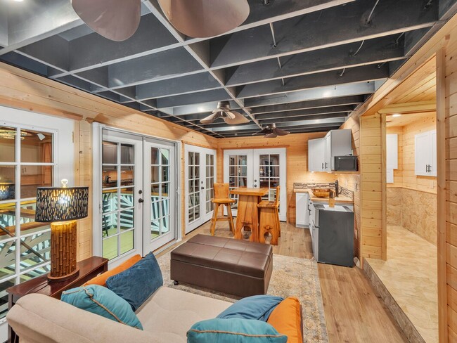 Building Photo - Oceanfront Estate: The Honolii Hale