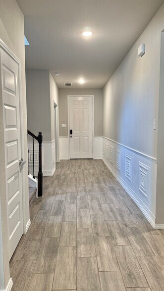 Building Photo - 5945 Hopkins Dr