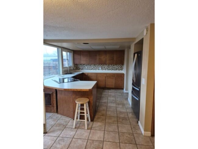Building Photo - Townhome