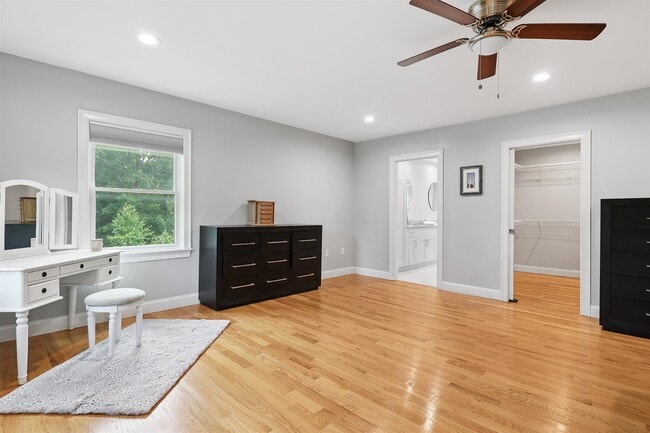 Building Photo - 22 Austin Ln