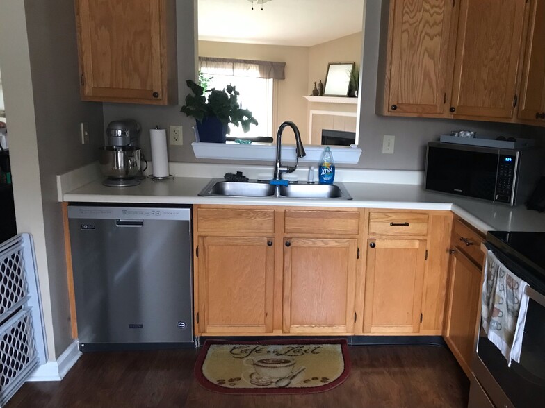 Brand New Kitchen Faucet and Dishwasher - 5931 Cedar Lake Dr