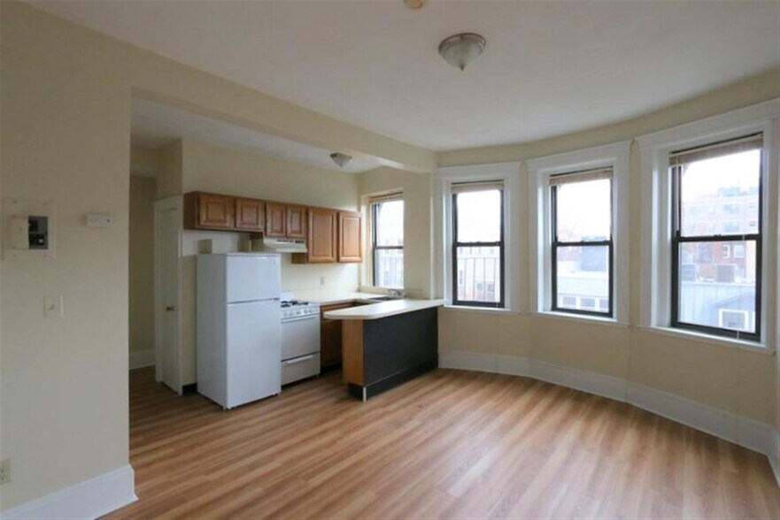 Primary Photo - 77 Hancock St