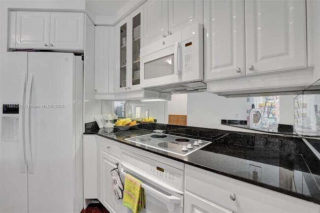Building Photo - 715 Crandon Blvd