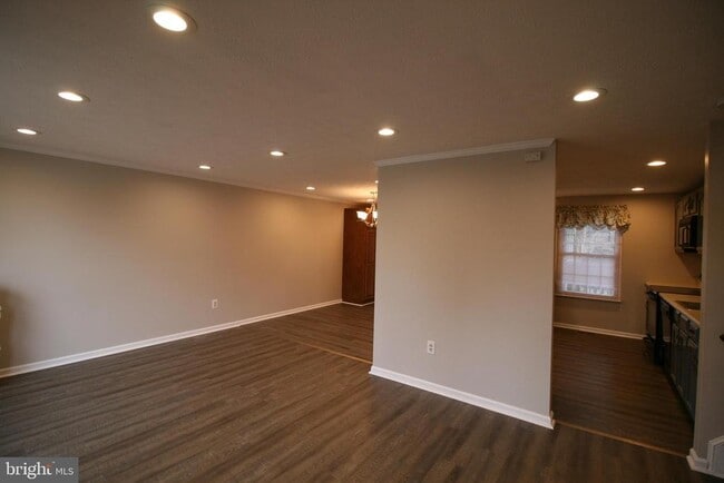 Building Photo - 507 Smoketree Ct