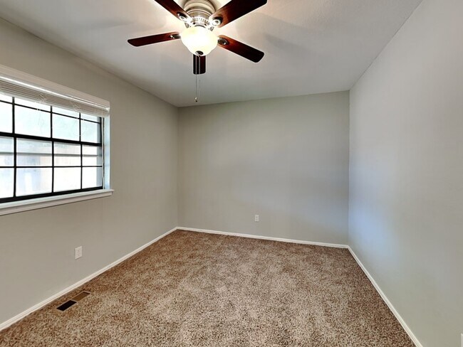 Building Photo - 1817 Tim Dr