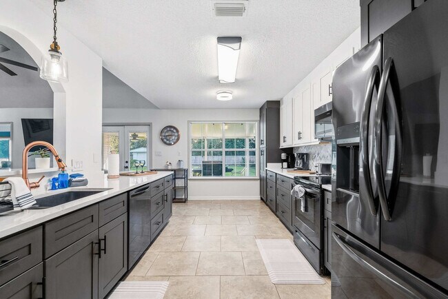 Building Photo - 5111 Keystone Dr