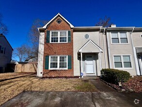 Building Photo - 3 bedroom 2 1/2 bath townhouse in the hear...