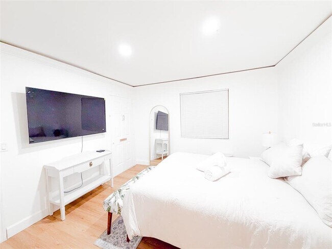 Building Photo - 10246 Turkey Lake Rd