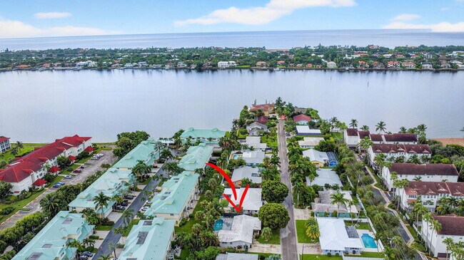 Building Photo - 113 Park Ln E