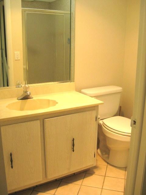 Building Photo - 532 Normandy L