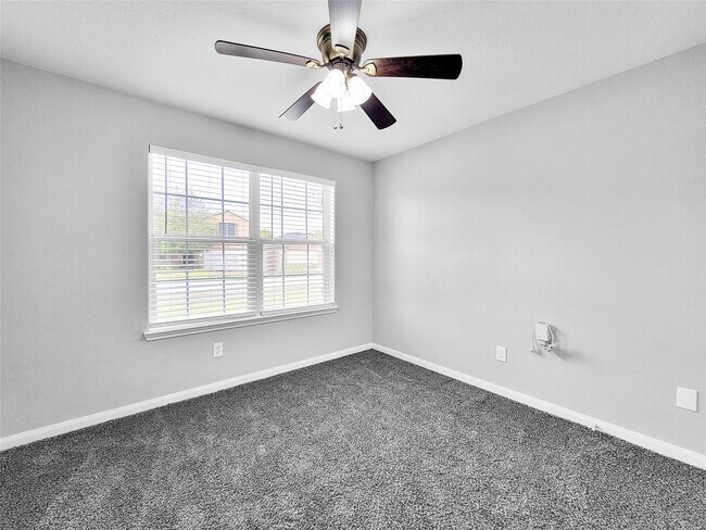 Building Photo - 930 Paradise Rd