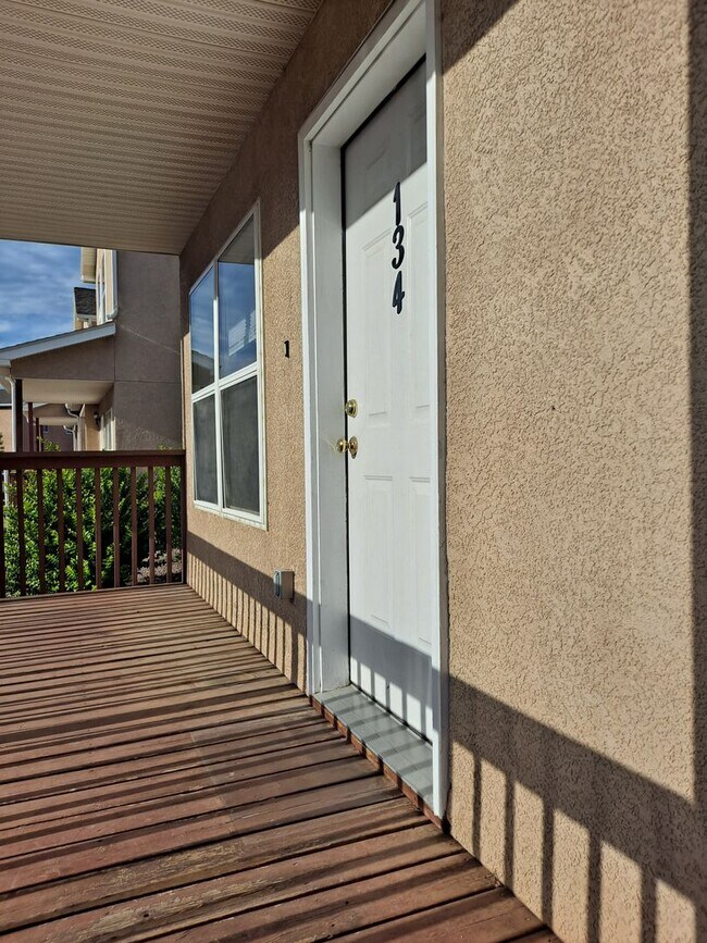 Building Photo - ALL PROSPECTIVE TENANTS MUST SUBMIT A $58 ...