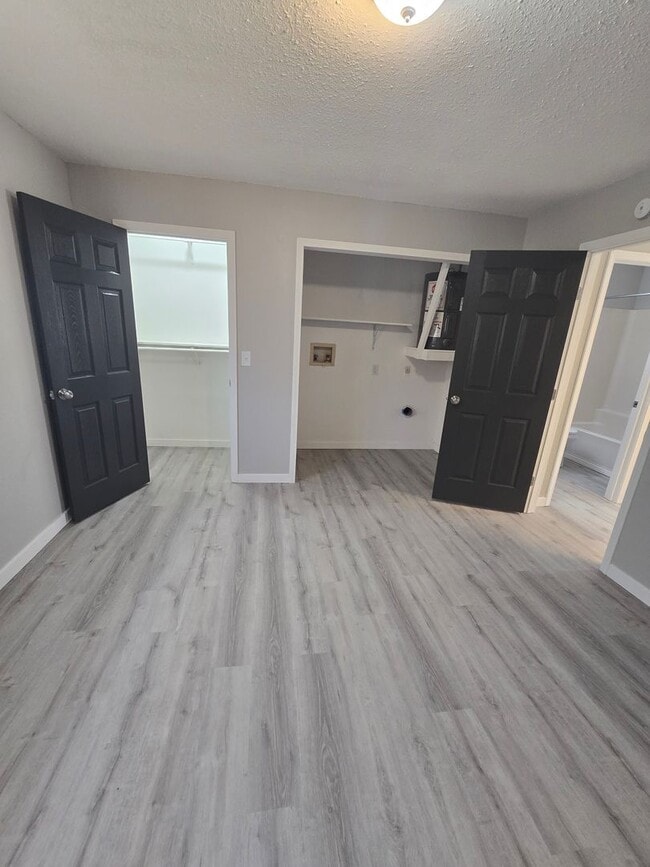 Building Photo - 1 Bedroom 1 Bathroom Apartment!