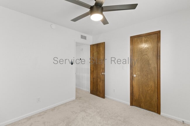 Building Photo - 439 E Barbara Dr