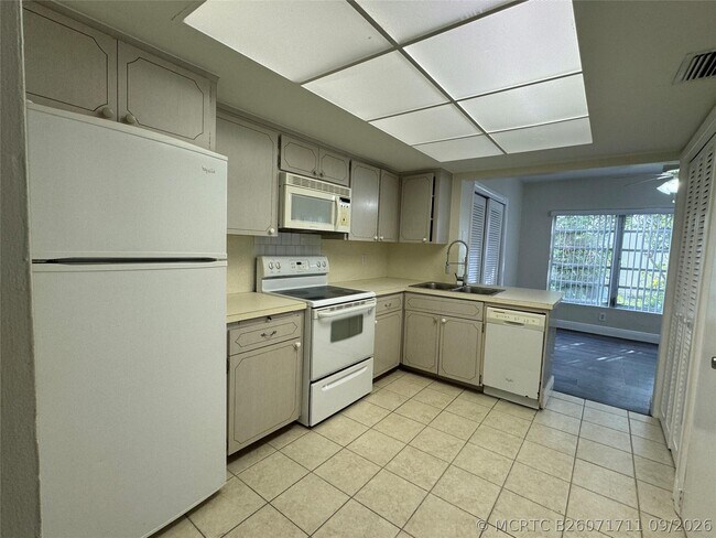 Building Photo - 1060 NE 23rd Terrace