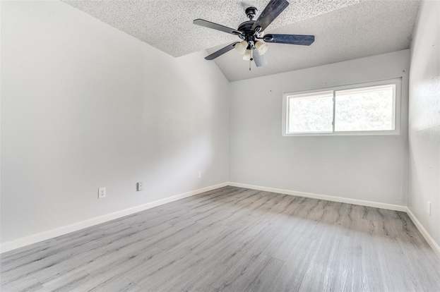 Building Photo - 4 Oakbrook Dr