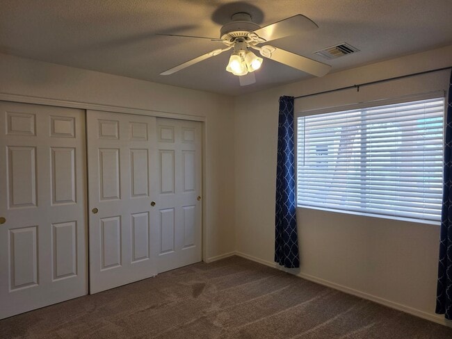 Building Photo - 3 Bed/2 bath home located in desirable Holiday Shores, Bullhead City AZ.