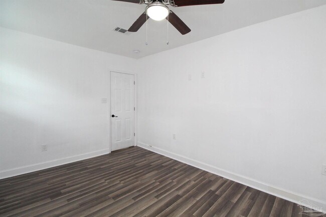 Building Photo - 6037 Syrcle Ave