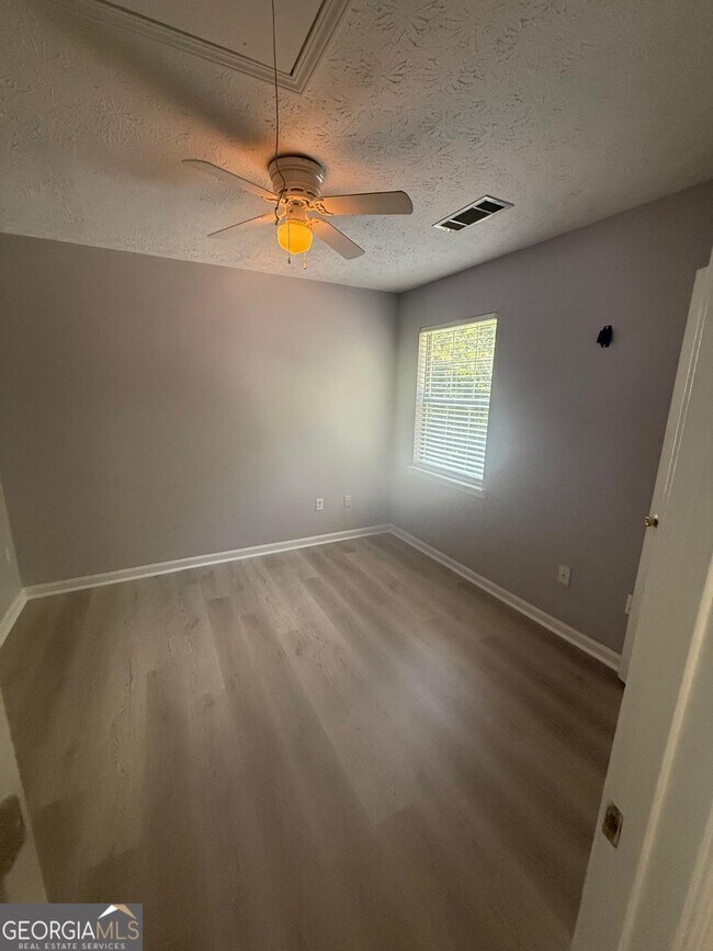 Building Photo - 3123 Rockview Dr