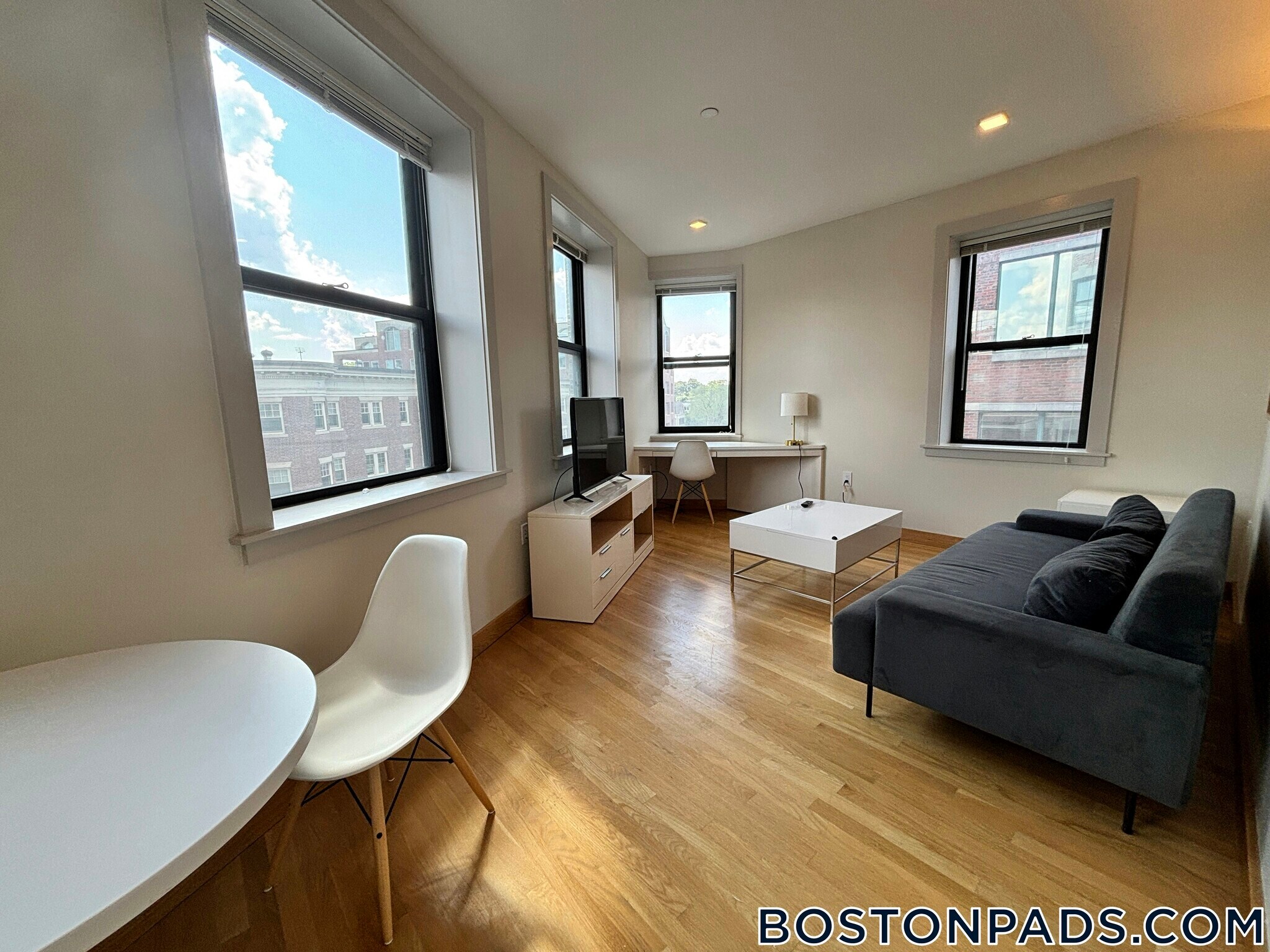 Building Photo - 115 Mt Auburn St