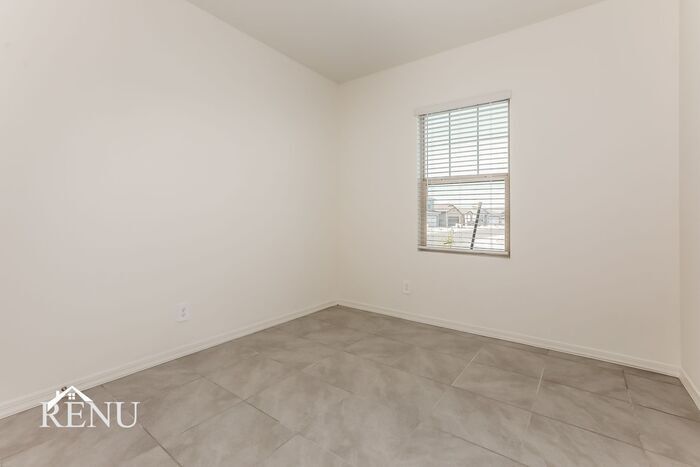 Building Photo - 35621 W San Capistrano Ave