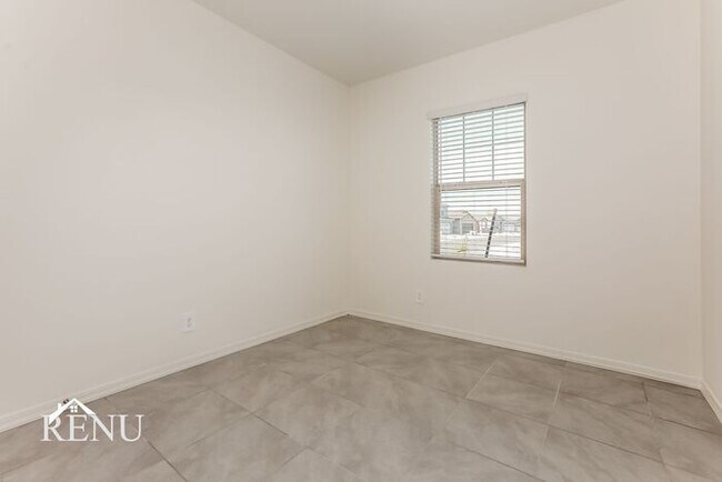 Building Photo - 35621 W San Capistrano Ave