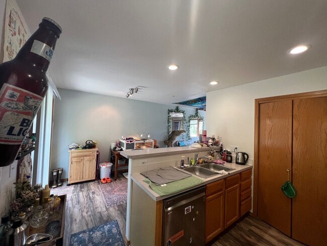 Building Photo - 3 Bed 1.5 half bath House Close to WWU and...