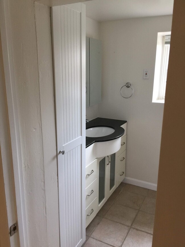 Building Photo - 309 Cantril St