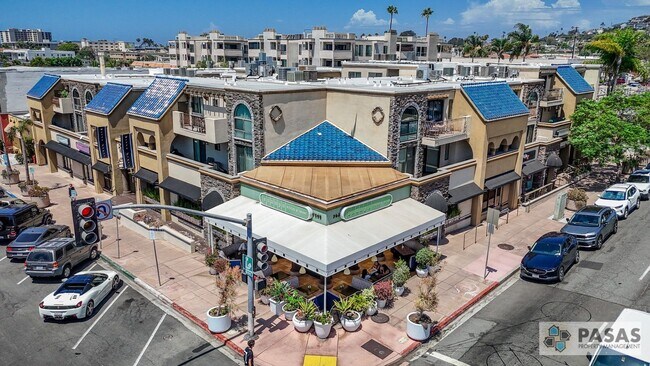 Building Photo - RARE Offering 2BD/2BA - Condo of secured building in highly sought after Boutique Bella Capri bui...