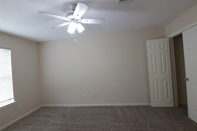 Building Photo - 16938 Watering Oaks Ln