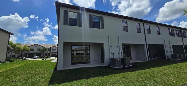 Building Photo - 15043 Sunny Day Dr