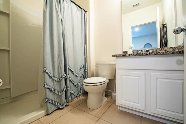 Building Photo - 5277 Oakbourne Ave