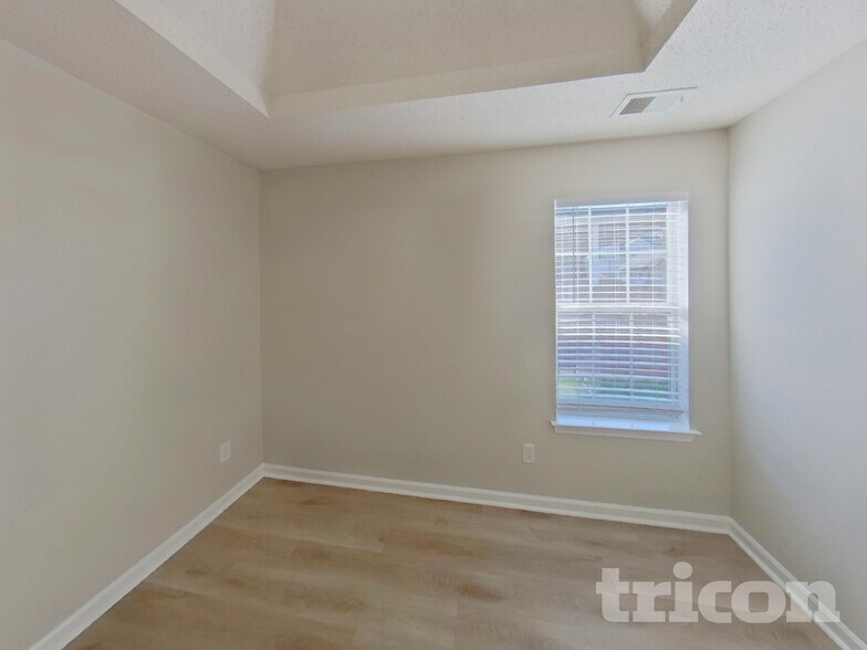 Building Photo - 602 Chartwell Ct