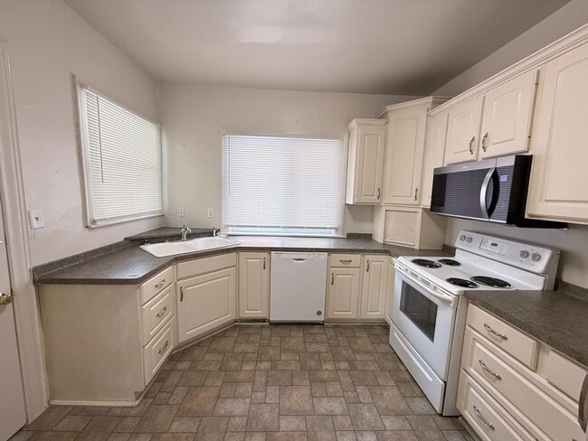 Building Photo - Well-Maintained 4-Bedroom Home with Historical Charm Near Downtown Jackson