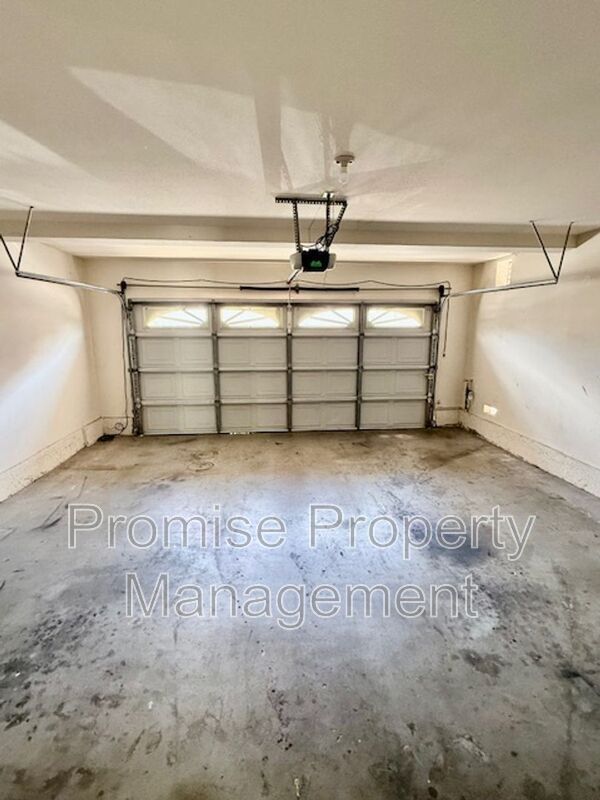 Building Photo - 4660 Los Alamos Way