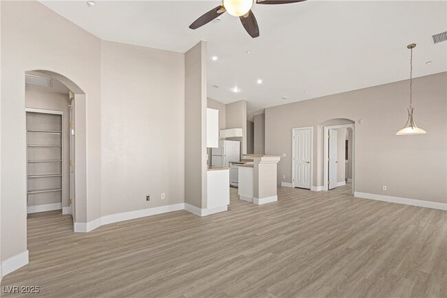 Building Photo - 2088 Overton Beach St