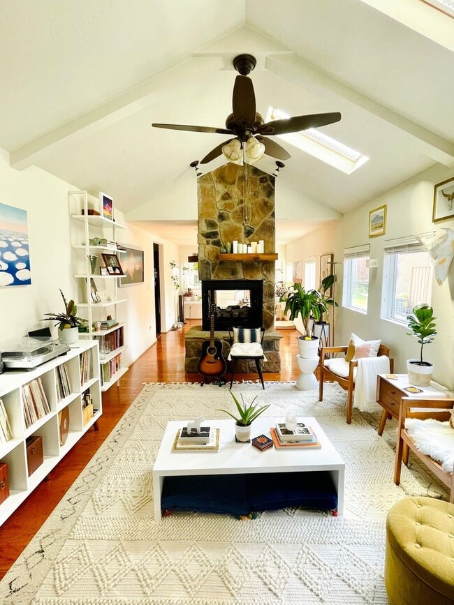 Building Photo - Stunning 4Bed 2bath House in Point Breeze!...