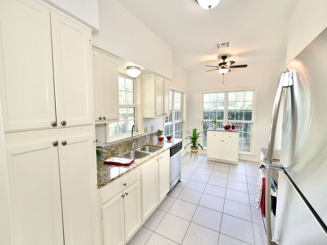 Building Photo - Beautifully Updated Three Bedroom Condo Ne...